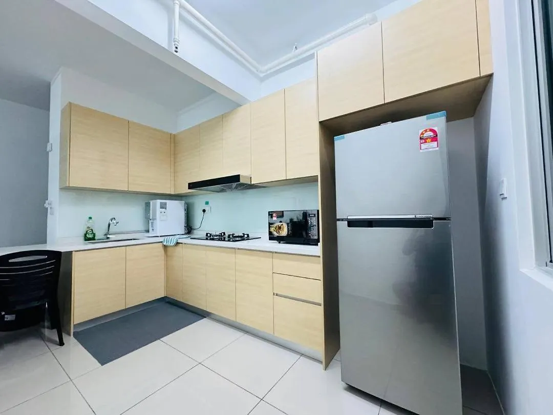 Modern Family-Fun Suites - Infinity Pool, Massage Chair, Indoor-Cinema With Balcony - M2 Bukit Mertajam 0*,  Malásia
