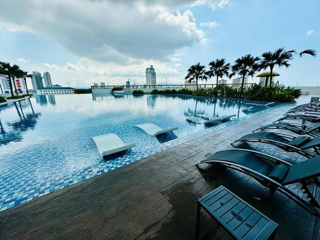 Modern Family-Fun Suites - Infinity Pool, Massage Chair, Indoor-Cinema With Balcony - M2 Bukit Mertajam